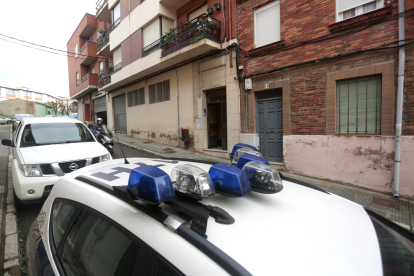 Un detenido por la muerte violenta de una mujer en su vivienda de la calle Pedro de Dios del barrio San Esteban de León. ICAL