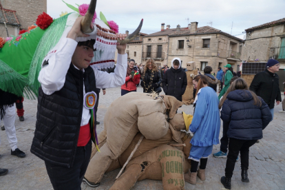 La localidad segoviana de Arcones celebra la ‘Fiesta de la Vaquilla’, el acto central de su programación del Carnaval 2024. -ICAL
