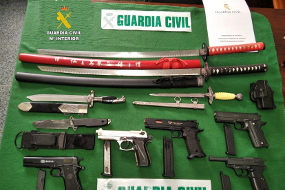 Imagen de las armas incautadas. - GUARDIA CIVIL