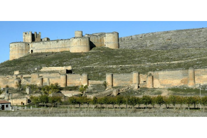 El impresionante castillo de Berlanga es una visita obligada y en él se concentran buena parte de la evolución de estas tierras desde el siglo X.  / VALENTÍN GUISANDE