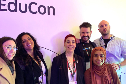 Elena Prieto, en el centro, con otros participantes en EduCon. | ICAL