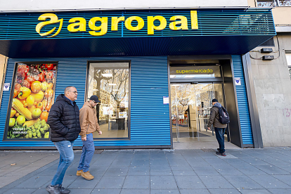 La característica imagen exterior de los establecimientos de Agropal - PHOTOGENIC