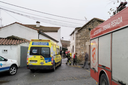 Explosión de una bombona de estufa en Pascualcobo (Ávila) en la que un hombre resultó herido. ICAL