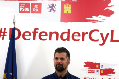 El secretario general del PSOECyL, Luis Tudanca, comparece ante la prensa tras la reunión de la Permanente. - ICAL