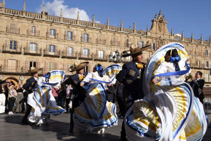 El Festival Cultural Universitario Nuevo León-Salamanca con mariachis y danza mexicana.- ICAL