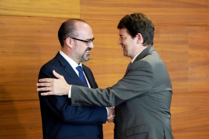 El presidente de la Junta, Alfonso Fernández Mañueco, mantiene un encuentro institucional con el alcalde de Ponferrada, Marco Antonio Morala. ICAL
