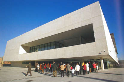 Jornada de puertas abiertas en la inauguración de la nueva sede de las Cortes en 2007