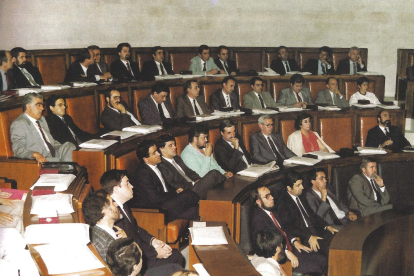Procuradores en el hemiciclo de Fuensaldaña en la legislatura 1987-1991
