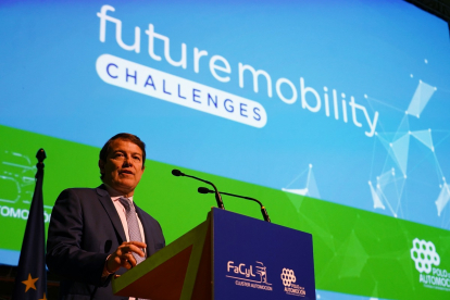 El presidente de la Junta, Alfonso Fernández Mañueco, interviene en foro 'Future Mobility Challenges'.- ICAL