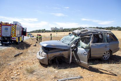Estado en el que quedaba el vehículo del herido en Salamanca. ICAL