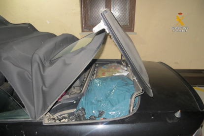 Detenida una pareja por transportar tres kilos de marihuana en su vehículo en Santo Tomé del Puerto (Segovia). -ICAL
