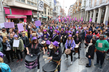 Momentos de la manifestación en Palencia por el Día Internacional de la Mujer. BRÁGIMO