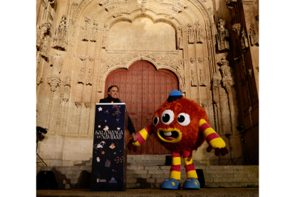 El alcalde de Salamanca, Carlos García Carbayo, inaugura el encendido de la iluminación navideña.-ICAL