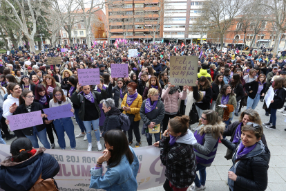 Momentos de la manifestación en Palencia por el Día Internacional de la Mujer. BRÁGIMO