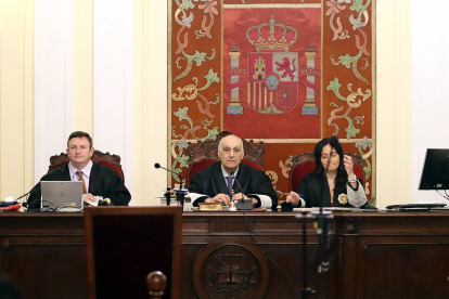 La Audiencia Provincial de León acoge la primera sesión del juicio contra el exconcejal de Ponferrada y exdiputado provincial Pedro Muñoz por tentativa de homicidio y otros delitos hacia su exmujer. -ICAL