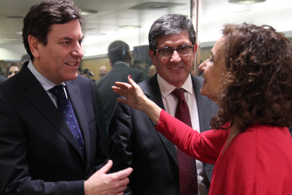 Carriedo y Montero conversan en una reunión del Consejo de Política Fiscal y Financiera. | ICAL