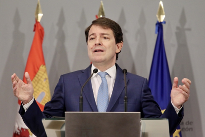 El presidente de la Junta, Alfonso Fernández Mañueco, durante una rueda de prensa.- ICAL