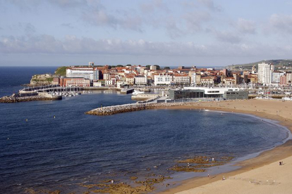 Playa de Poniente en Gijón. TURISMO ASTURIAS