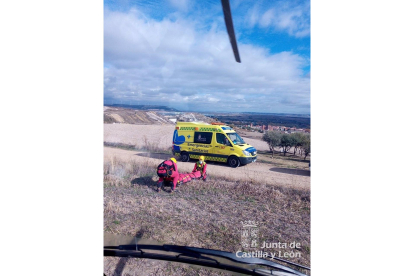 Rescate del ciclista en Villamuriel de Cerrato. - SERVICIO DE EMERGENCIAS 112.