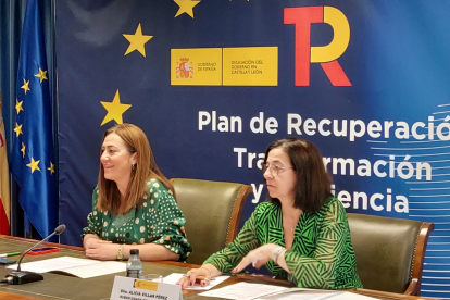 La delegada del Gobierno, Virginia Barcones, junto a la subdelegada del Gobierno en Valladolid, Alicia Villar, en la rueda de prensa. E.M.