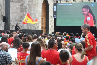 Pantalla gigante en Burgos para ver la final del Mundial Femenino. ICAL