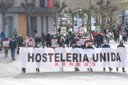 Manifestación a favor de la reapertura de la hostelería en Burgos. / ICAL.
