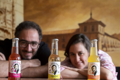 Carlos y Lucía crean el primer refresco de kombucha en Valladolid.- PHOTOGENIC