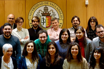 Miembros del equipo de investigación en las instalaciones de la Universidad de Valladolid. EL MUNDO