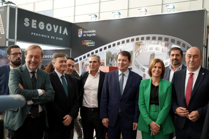 El presidente de la Junta, Alfonso Fernández Mañueco, visita el expositor de Segovia durante la inauguración de la XXV edición de Intur, la Feria Internacional del Turismo de Interior. -ICAL