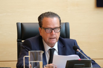 El presidente del Consejo de Cuentas, Mario Amilvia, reanuda las comparecencias en la Comisión de Economía y Hacienda de las Cortes.- ICAL