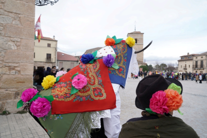 Miriam Chacón / ICAL . La localidad segoviana de Arcones celebra la ‘Fiesta de la Vaquilla’, el acto central de su programación del Carnaval 2024.-ICAL.