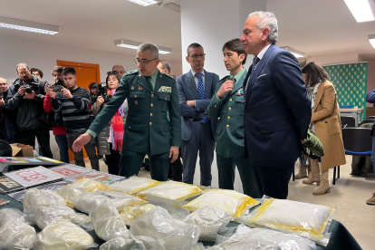 Presentación de la operación de la Guardia Civil de Burgos en la que se ha desmantelado un taller de explosivos con la presencia del delegado del Gobierno en Castilla y León - GUARDIA CIVIL