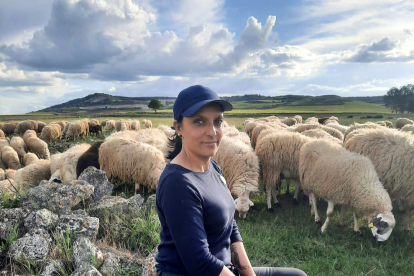 Beatriz Mendo Sánchez ha cerrado su explotación ganadera en la localidad burgalesa de Revilla Vallejera tras un año y medio. -ECB