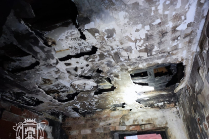 Incendio en una vivienda de la calle Fray Esteban de la Villa, en Burgos. -BOMBEROS BURGOS