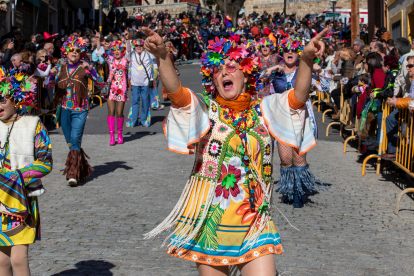 La localidad abulense de Cebreros celebra el 'Domingo de Piñata', con el XXVI desfile provincial de Carnaval. -ICAL