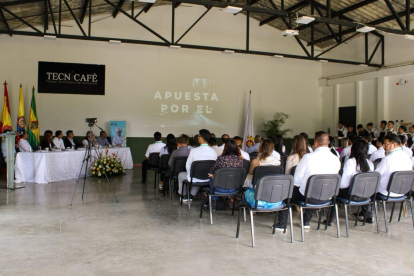 Presentación del acuerdo entre Empresa Familiar y SENA para que estudiantes colombianos trabajen en hostelería y turismo en Castilla y León - EMPRESA FAMILIAR