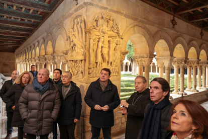 El presidente de la Junta, Alfonso Fernández Mañueco, acompaña al expresidente del Gobierno José María Aznar, en el Monasterio de Silos, con motivo de su visita por Castilla y León. -ICAL.