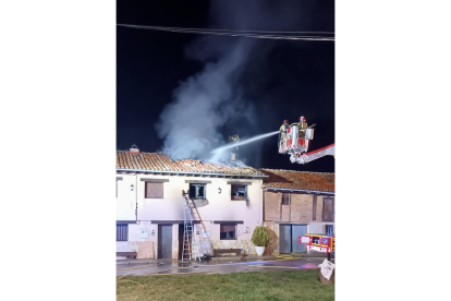 Incendio de una casa de Nafría de Ucero en Soria. Ical
