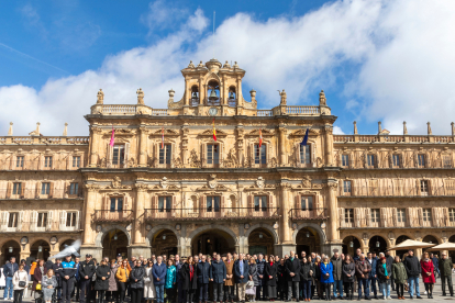 Minuto de silencio en Salamanca con motivo del 20 aniversario del 11M con la presencia del presidente de la Junta de Castilla y León, Alfonso Fernández Mañueco - ICAL