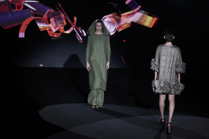 Desfile de la diseñadora salmantina Fely Campo en el marco de la Mercedes-Benz Fashion Week. -ICAL.