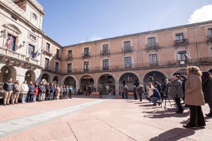 Minuto de silencio en Ávila con motivo del 20 aniversario del 11-M - ICAL