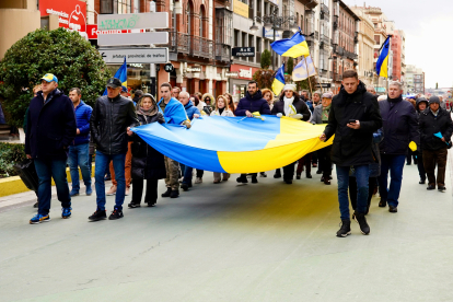 Manifestación en León por el segundo aniversario de la guerra de Ucrania.- ICAL