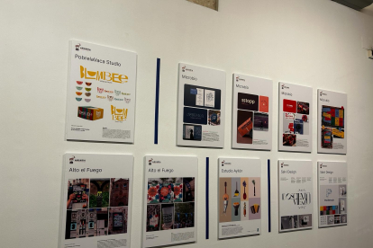 Exposición de diseño gráfico sobre los Premios Anuaria en Segovia. / E. M.
