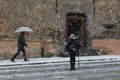 Primeras nieves en la ciudad de Segovia. -ICAL