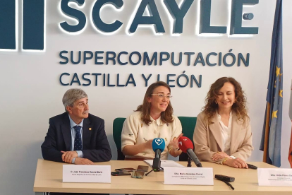 La consejera de Movilidad y Transformación Digital, María González Corral, visita la sede de SCAyLE acompañada por la nueva directora de la entidad, Hilde Pérez