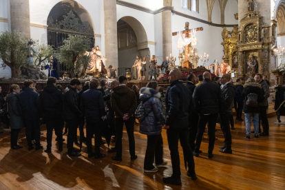 Suspensión por lluvia de la procesión de la cofradía de la Santa Vera Cruz