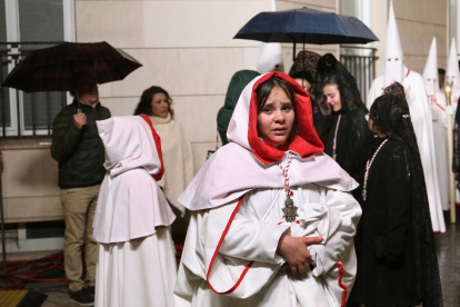 Función del Descendimieto de Palencia, organizado por la cofradía del Santo Sepulcro recrea el descendimiento de Cristo de la cruz
