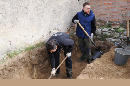 Excavación de una fosa para encontrar los restos Pedro de la Calle, el pastor socialista fusilado por unos falangistas