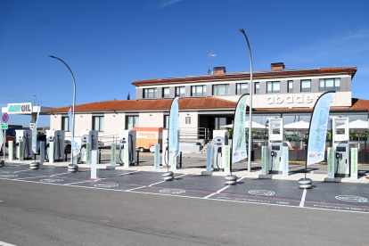 Inauguración de la primera gran estación de recarga ultrarrápida para vehículos eléctricos de Burgos