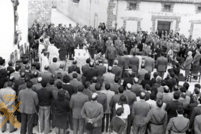 Funeral de un cabo primero en San José de Valtienda (Segovia), asesinado por la banda terrorista ETA en Guipúzcoa. 1976